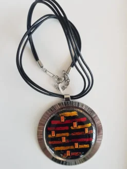 Halskette|Fusing Glasschmuck^Cristalica Art Glass Halskette Brilliance mit mit Glasanhänger Rot Gold Fusing (Lederband)