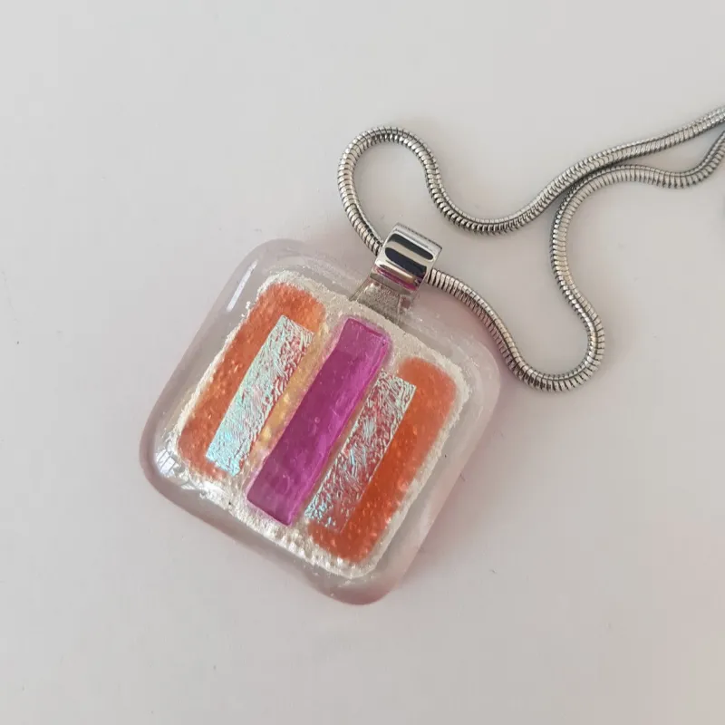 Halskette|Fusing Glasschmuck^Cristalica Art Glass Halskette eckig mit Glasanhänger Rosa Orange Fusing (Edelstahlkette)