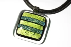 Halskette|Fusing Glasschmuck^Cristalica Halskette eckig mit Glasanhänger Green Fusing (Lederband)