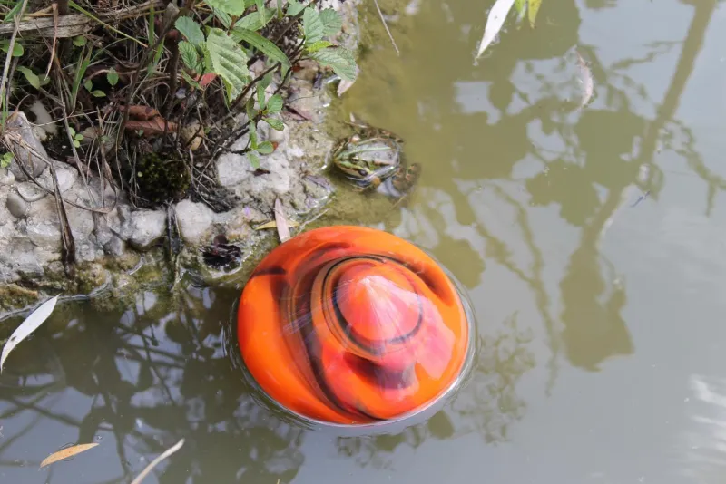 Kugeln & Zapfen^Art Glass Schwimmkegel Gartenteich Wasserbecken Insel Dekoration Glas Handmade 14cm bunt