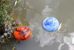 Kugeln & Zapfen^Art Glass Schwimmkegel Gartenteich Wasserbecken Insel Dekoration Glas Handmade 14cm bunt